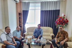 Pimpinan IKAWIGA: Ketua, H. Moh. Supriyadi, ST, MT, Wakil Ketua, Dr. H. Solehoddin, SH, MH, Sekretaris Jenderal, H. Zulkarnain, SH, MH, bertemu Rektor Universitas Widyagama Malang (UWG), Dr. Anwar